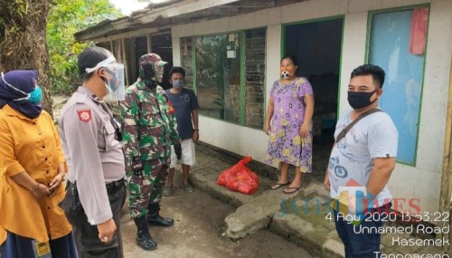 Tiga pilar Desa Kesemek bantu warga terdampak Covid-19 (muhlis/jatimtimes)