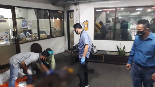 Kondisi jenazah korban saat akan dievakuasi ke kamar jenazah RSSA Kota Malang (Ist)