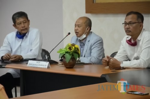Sekretaris Dirjen Pendis Kemenag RI, Dr Imam Safe'i MPd (tengah), Rektor UIN Malang Prof Dr Abdul Haris MAg (paling kanan). (Foto: istimewa)