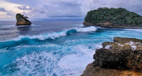 Pantai Ngliyep yang berada di Desa Kedungsalam, Kecamatan Donomulyo, Kabupaten Malang. (Foto: KanalMalang.net)