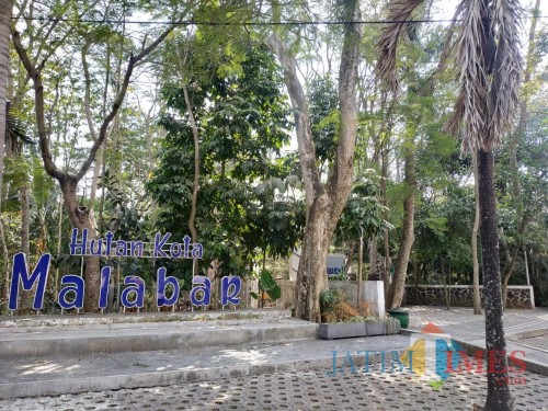 Hutan Malabar di tengah Kota Malang (Hendra Saputra)