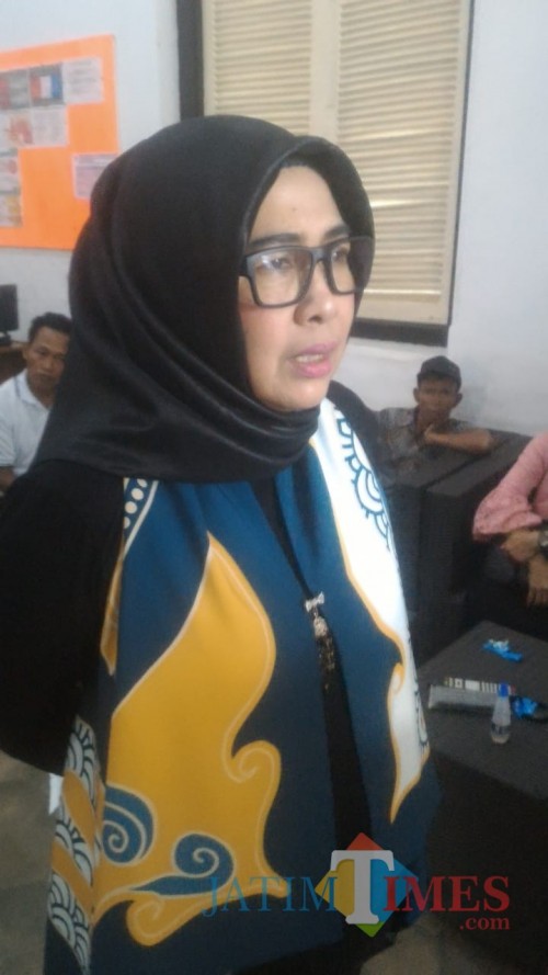 Bunda Ratu Satiyem Waktu Di Bawaslu Banyuwangi