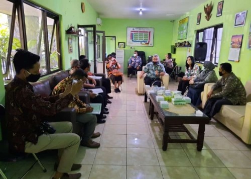 Suasana saat Diskoperindag Kabupaten Tulungagung berkunjung ke Pasar Oro-Oro Dowo untuk studi tiru (istimewa)