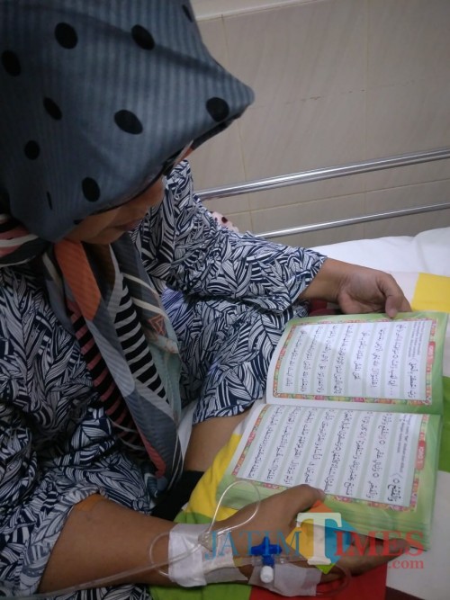 Untuk Menguatkan Mental Bunda Ratu Memanfaatkan Waktu Dengan Baca Al Quran (Nurhadi/ JatimTIMES)