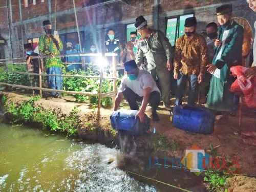 Bupati Mojokerto, Pungkasiadi hadiri kegiatan masyarakat (Foto: Diskominfo Kab. Mojokerto)