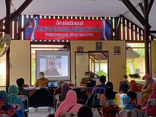 Sosialisasi kekayaan intelektual fasilitasi hak merek digelar Disperindag Kabupaten Blitar.(Foto : Aunur Rofiq/BlitarTIMES)