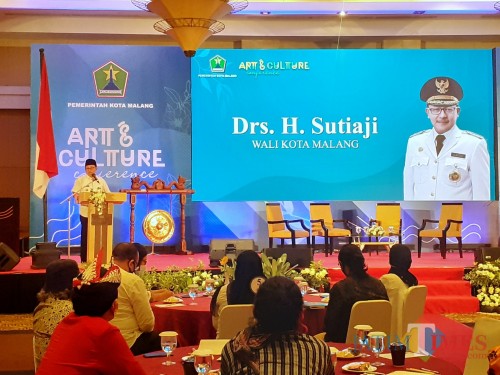 Wali Kota Malang Sutiaji saat membuka acara Art & Culture Conference Pembinaan, Pemberdayaan dan Apresiasi Pelaku Seni Budaya Tahun 2020, Rabu (12/8). (Arifina Cahyanti Firdausi/MalangTIMES).