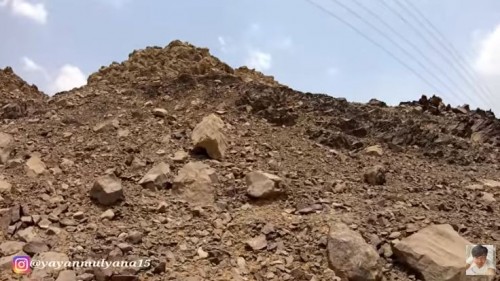 Gunung atau Jabal Jamadan (Foto: YouTube Alman Mulyana)
