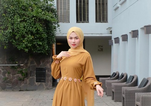 Selebgram Nabila Rach yang kerap berpenampilan dengan gamis. (Foto: Instagram @nabilarach).