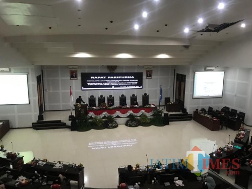 Suasana rapat paripurna di Kantor DPRD Kota Malang. (Arifina Cahyanti Firdausi/MalangTIMES)