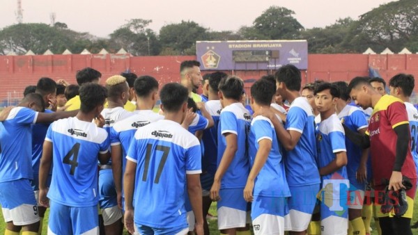 Pelatih Persik Budi Sudarsono Putar Otak Mencari Pemain U-20. (Foto: Bams Setioko/JatimTIMES)