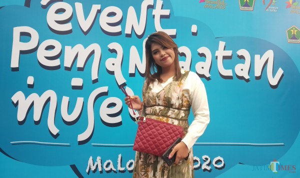 Owner Grosir Tas Gempol, Pratisia Kurniawati saat menghadiri launching jingle Grosir Tas Gempol (Pipit Anggraeni/MalangTIMES).