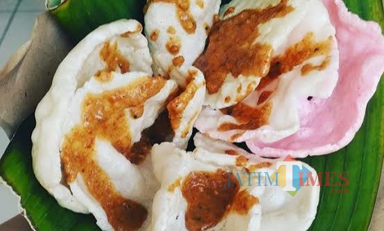 Kerupuk yang punya banyak nama dan enak dimakan dengan sambel / Foto : Emir / Tulungagung TIMES