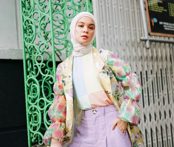 Gaya playful Tantri Namirah dengan Blazer. (Foto: instagram @tantrinamirah).