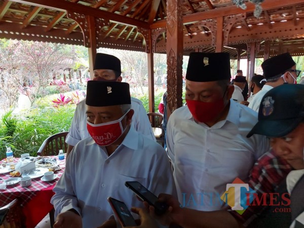 HM. Sanusi saat ditemui awak media seusai acara deklarasi tim kampanye di Lembah Tumpang, Kamis (3/9/2020). (Foto: Tubagus Achmad/MalangTimes)