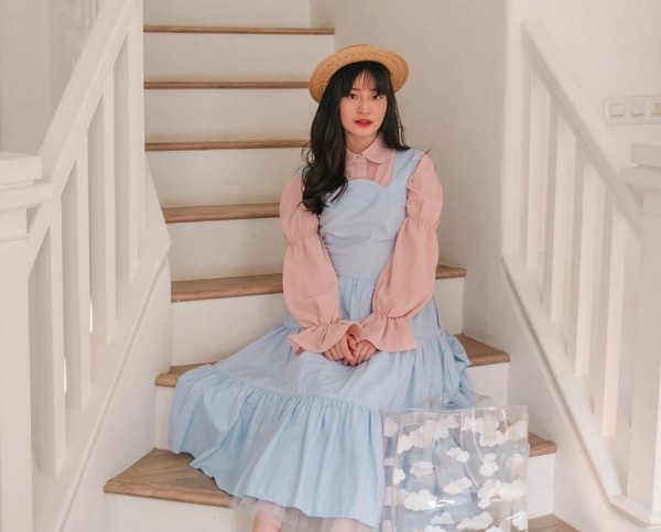 Gaya busana dengan aasan puff-sleeve. (Foto: Instagram @cherrydreamy).