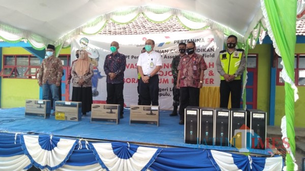 Tampak, sejumlah bantuan berjejer untuk SDN 1 Lembung Paseser, (foto/istimewa)
