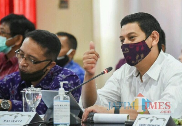 Wali Kota Kediri Abdullah Abu Bakar saat memaparkan peningkatan SAKIP di Kota Kediri. (Foto :istimewa)n