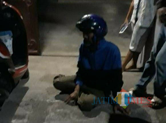 PYN saat ditangkap warga di desa Banjarejo Rejotangan / Foto : Istimewa / Tulungagung TIMES
