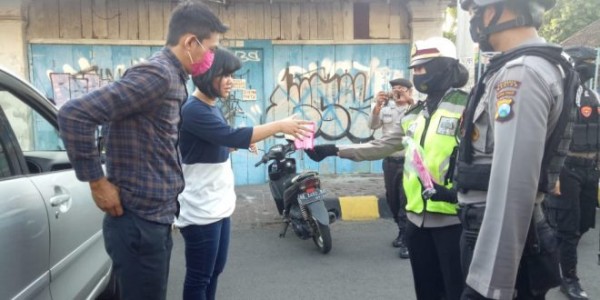 Salah satu pengguna jalan yang kedapatan tidak menggunakan masker.