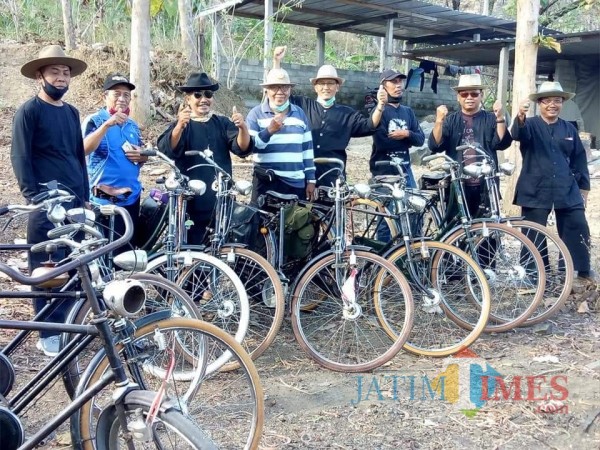 Kelompok Jowo Group yang memilih sepeda turonggo untuk gowes / Foto : Mas Soekono / Tulungagung TIMES