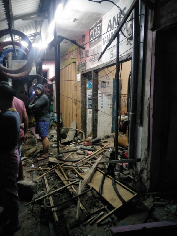 Lokasi kios dan tambal ban yang nampak hancur (Ist)