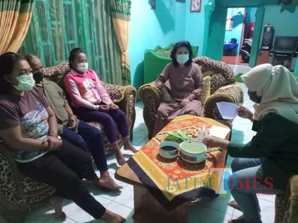 Pelatihan pembuatan hand sanitizer dari bahan alamai digelar Ernika Pangestika mahasiswa Prodi Akuntansi