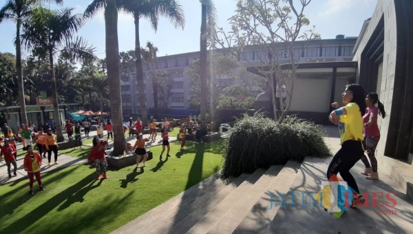 Suasana zumba party di Harris Hotel & Conventions Malang (Hendra Saputra)
