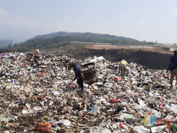 Tumpukan sampah di TPA Supit Urang. (Arifina Cahyanti Firdausi/MalangTIMES).