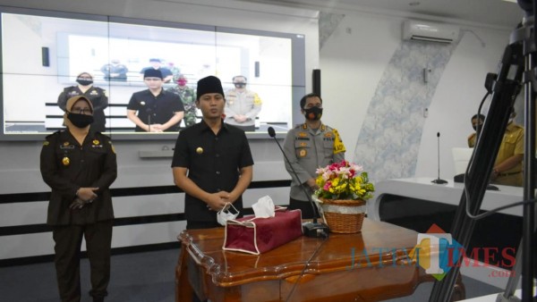Bupati Trenggalek umumkan penutupan pembatasan wilayah melalui video converence