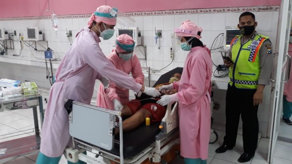Korban saat dirawat di RSUD Jombang. (Istimewa)