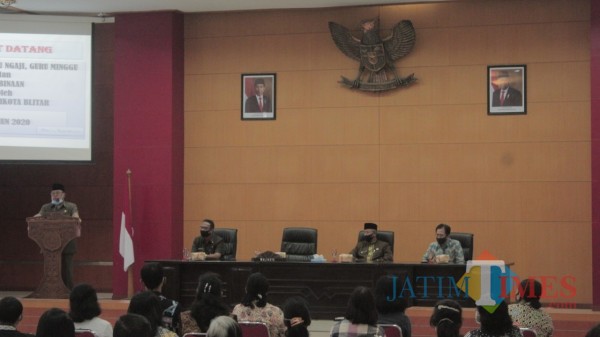 Wali Kota Blitar Santoso membuka kegiatan validasi data dan pembinaan bagi guru Minggu.(Foto : Aunur Rofiq/BlitarTIMES)