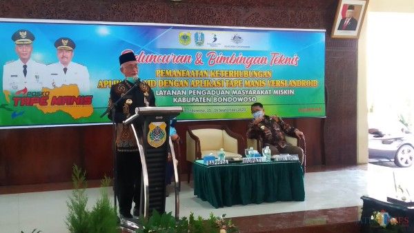 Bupati Salwa dan Wabup Irwan saat acara peluncuran dan bimbingan teknis (Foto: Abror Rosi/JatimTimes)