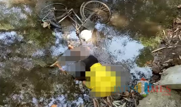 Seorang kakek ditemukan meninggal dengan posisi kepala terbenam di sungai.