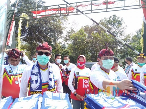 Menkumham Yasonna Hamonangan Laoly (depan, paling kiri) saat tiba di SAE L’SIMA