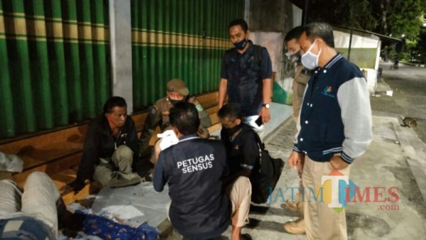 Sensus Tunawisma (Foto: Bramastyo Dhieka Anugerah / Jatim Times)