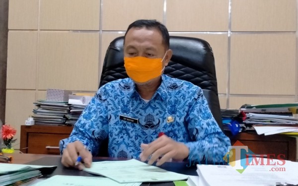 Sekretaris Daerah Kabupaten Sumenep Edy Rasiyadi saat ditemui di ruang kerjanya. (Foto: doc. Syaiful Ramadhani/JatimTIMES)