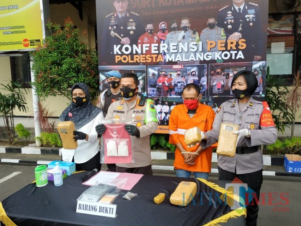 Ungkap kasus narkoba oleh Polresta Malang Kota (Hendra Saputra)