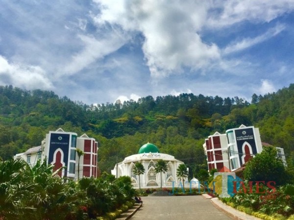 Suasana pondok pesantren santri Al-Izzah International Islamic Boarding School Kota Batu. (Foto: Irsya Richa/MalangTIMES)
