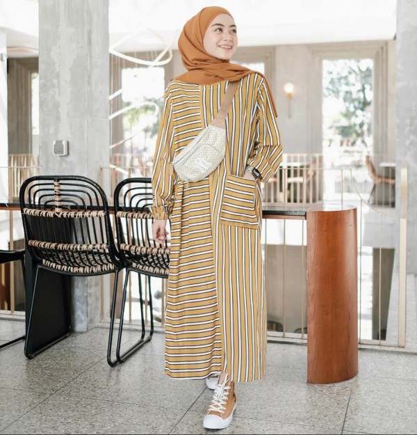 Gaya busana kasual dengan dress. (Foto: Instagram @meiraniap).