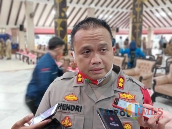 Kapolres Malang AKBP Hendri Umar saat ditemui awak media di Pendopo Agung Kabupaten Malang, Senin (21/9/2020). (Foto: Humas Polres Malang for MalangTimes)