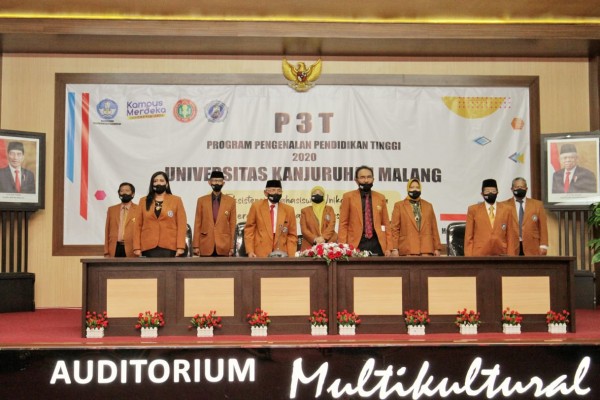 Para pejabat Universitas Kanjuruhan Malang saat membuka kegiatan P3T. (Ist)