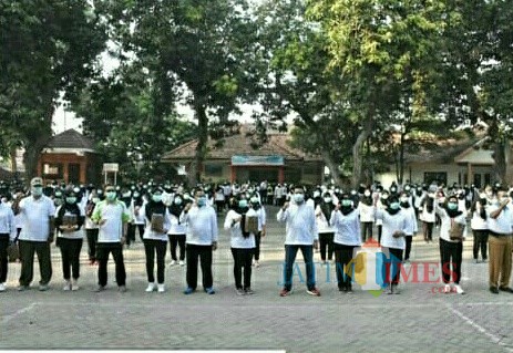 senam bersama gerakan masyarakat sehat dan para bidan desa se-kab Mojokerto (IG protokol_kompimkabmojokerto)