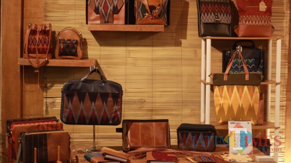 Adiabag produk UMKM Kota Kediri. (Foto: Bams Setioko/JatimTIMES)