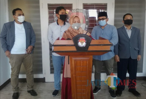 Komisioner KPU Banyuwangi Saat Melakukan Jumpa Pers di Kantor KPU Banyuwangi Nurhadi Banyuwangi Jatim Times