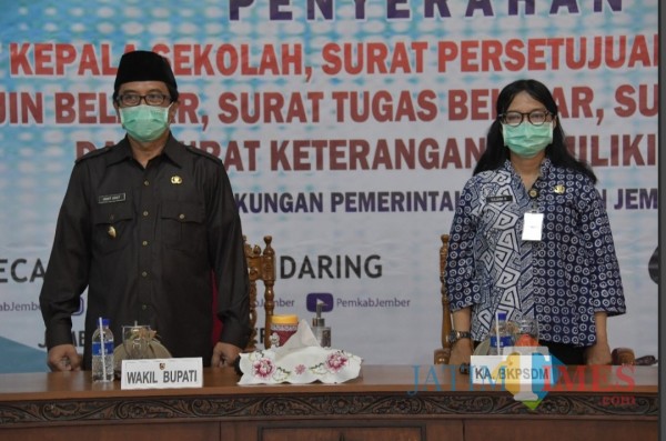 Wakil Bupati Jember Abdul Muqit Arief dan Kepala BKPSDM Yuliana Harimurti