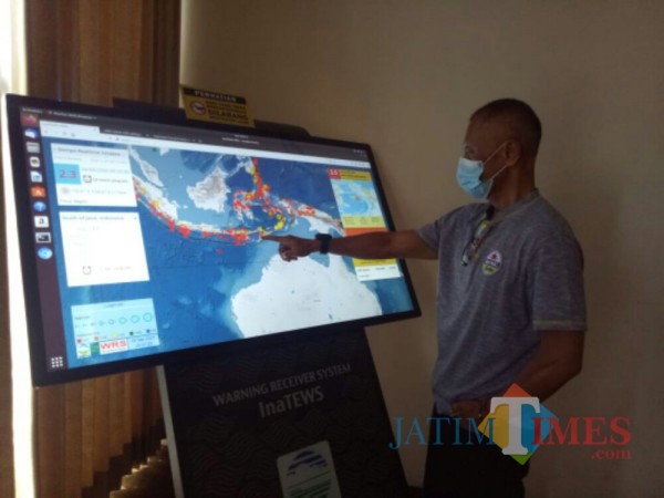Ini peralatan Warning Reciever System yang ada di Kantor BPBD Lumajang (Foto : Moch. R. Abdul Fatah / Jatim TIMES)