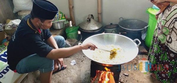 Proses Produksi Kripang (Foto: Bramastyo Dhieka Anugerah / Jatim Times)