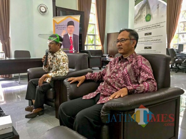Rektor UIN Malang, Prof Dr Abdul Haris MAg (kanan). (Foto: Ima/MalangTIMES)