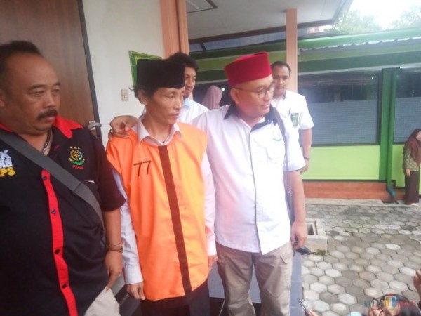 Sugeng Santoso, pelaku mutilasi yang mendapatkan vonis hukuman mati (berompi orange)(Doc MalangTIMES)